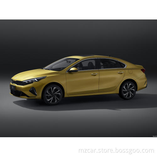 Yueda Kia K3 2023 1.5L CVT Comfortabele versie Gasoline Voertuigen Goede veiligheidsprestaties 10,25 inch scherm